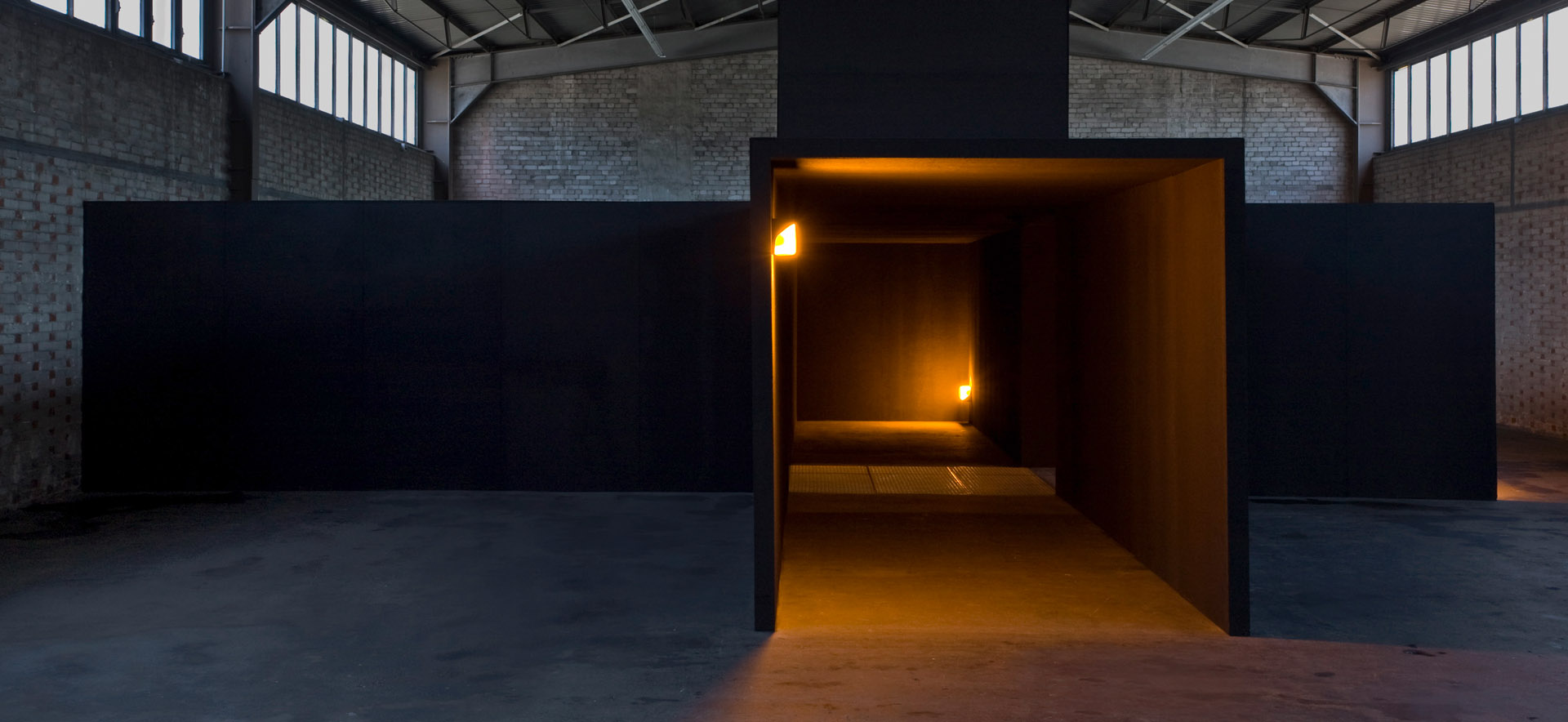 Bruce Nauman: Room with My Soul Left Out, Room That Does Not Care, 1984 (2010 realisiert). Staatliche Museen zu Berlin, Nationalgalerie. Foto: © bpk / Nationalgalerie im Hamburger Bahnhof, SMB, VG Bild-Kunst, Bonn 2016