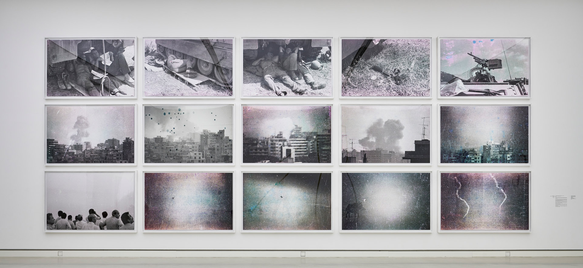 Installationsansicht "Mit den Händen zu greifen und doch nicht zu fassen": Walid Raad / The Atlas Group © Kunsthalle Mainz, Foto: Norbert Miguletz