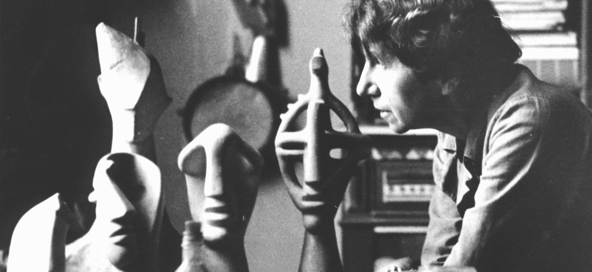 K. L. Haenchen, Jeanne Mammen in ihrem Atelier in Berlin, um 1946-1947, © Förderverein der Jeanne-Mammen-Stiftung e.V., Berlin