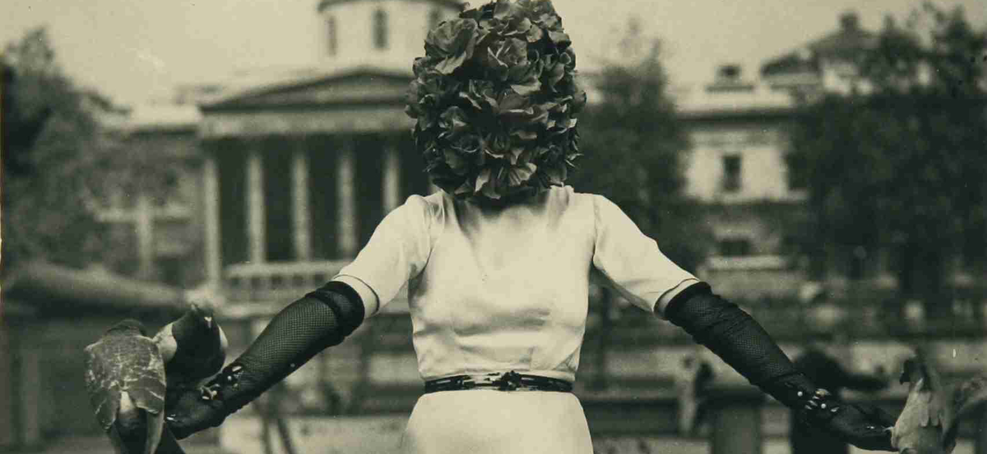 Sheila Legge als Surrealist Phantom of Sex Appeal, Trafalgar Square, London, 11.6.1936 © The Murray Family Collection, UK & USA, Foto: Claude Cahun