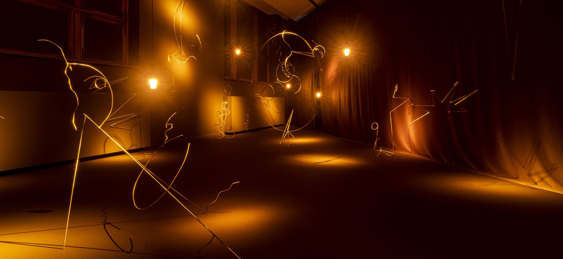 Andrés Pereira Paz, EGO FVLCIO COLLVMNAS EIVS [ICH STÄRKE IHRE SÄULEN], 2020, Verschiedene Materialien, Installationsansicht, 11. Berlin Biennale, Gropius Bau, 5.9.–1.11.2020
Courtesy Andrés Pereira Paz; Crisis Galería, Lima; Galería Isla Flotante, Buenos Aires
Foto: Mathias Völzke