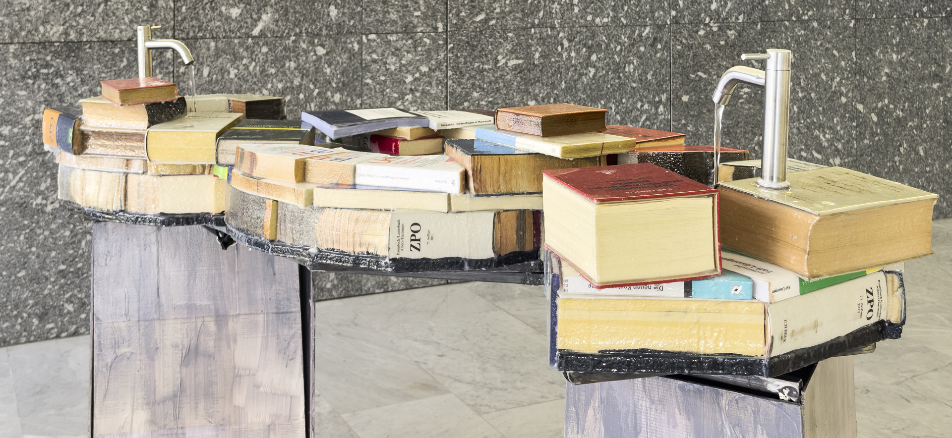 Detail: Benjamin Tiberius Adler, Down the drain (2023), Absolvent*innenausstellung „The Call” 2024, Städelschule, Frankfurt am Main. Foto © ImDoku.Art / Swift