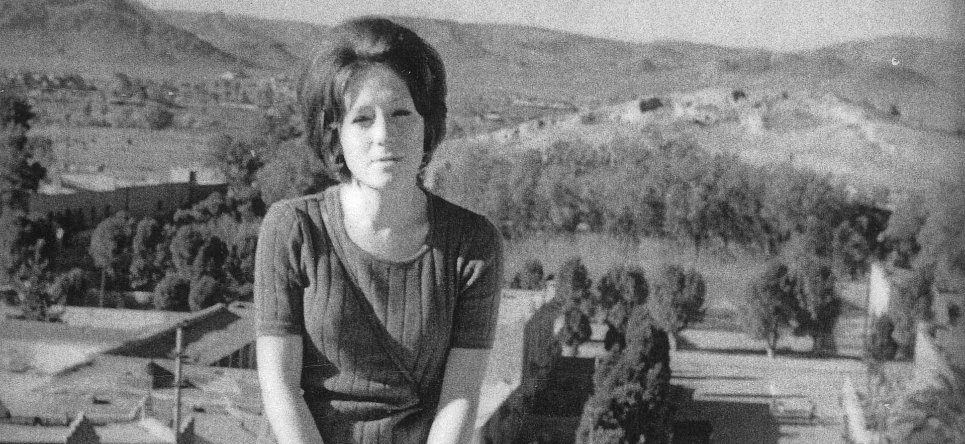 Detail: Toni Maraini, travelling in South Morocco, 1969. (Photo M. Melehi, Archive T. M.).